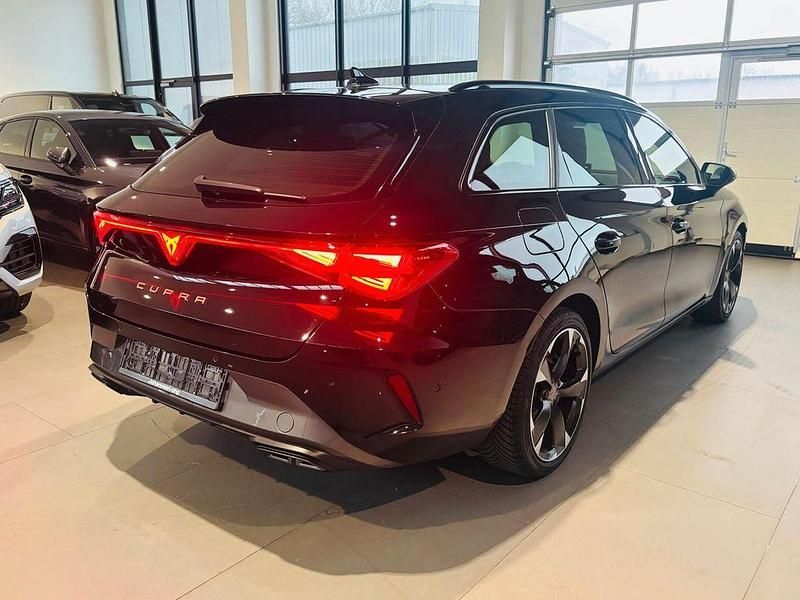 Second-hand Cupra Leon 150 CP (110 kW) 2024 Negru Berlinǎ