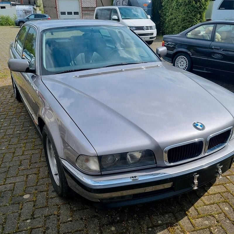 Andere farben Gebraucht 1994 BMW 740 Limousine | 16.800 € - Bild 1/4