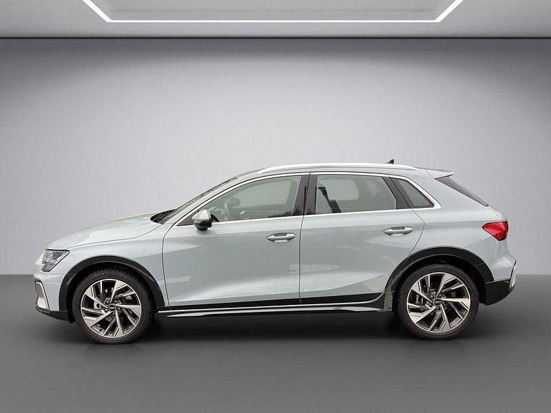 Gebraucht Audi A3 Ambiente 150 PS (110 kW) 2024 Pfeilgrau perleffekt Kombi