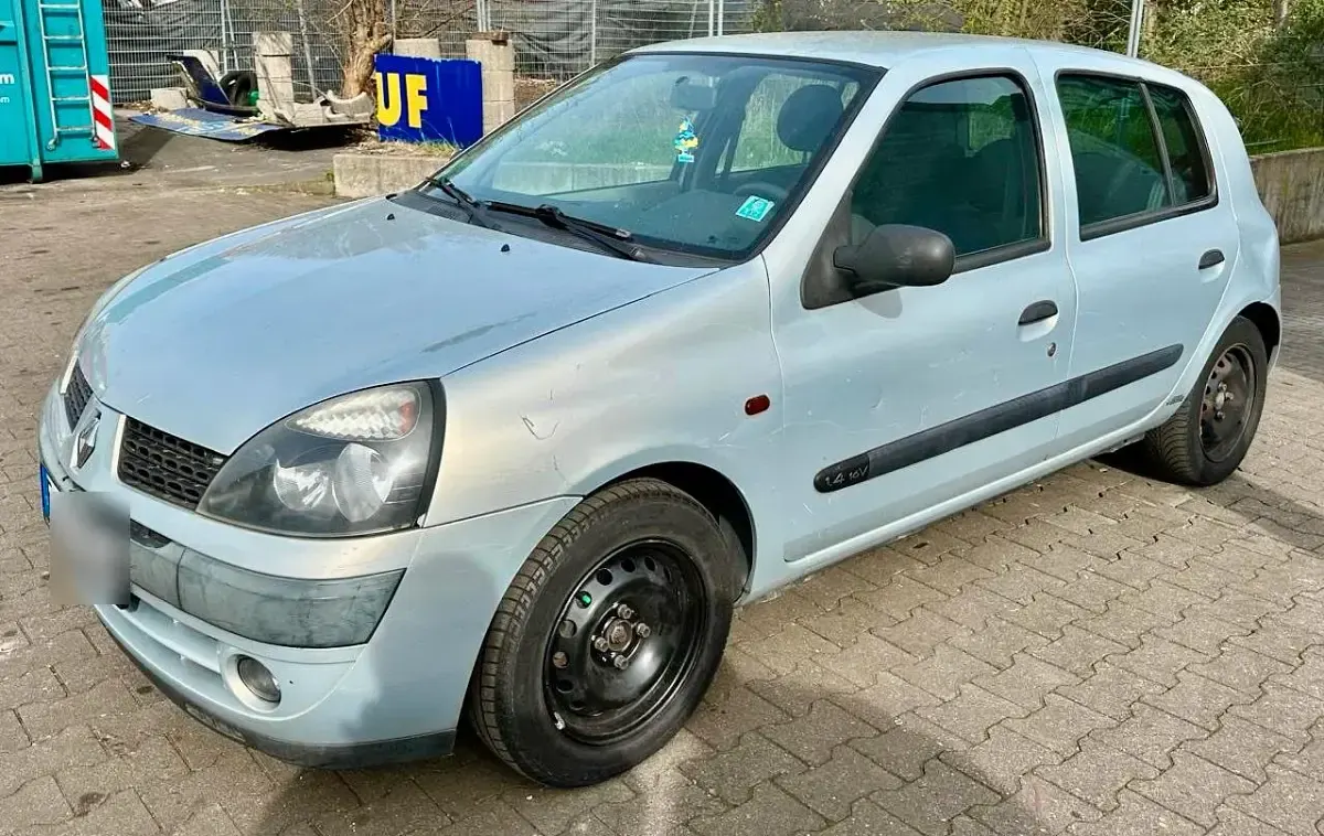 Gebraucht Renault Clio II 90 PS (66 kW) 2002 Blau Kleinwagen