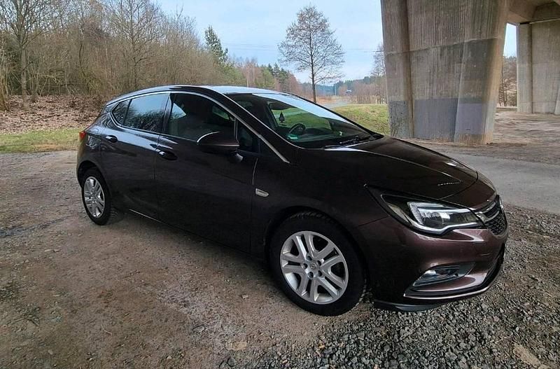 Gebraucht Opel Astra Dynamic 125 PS (91 kW) 2017 Braun Limousine