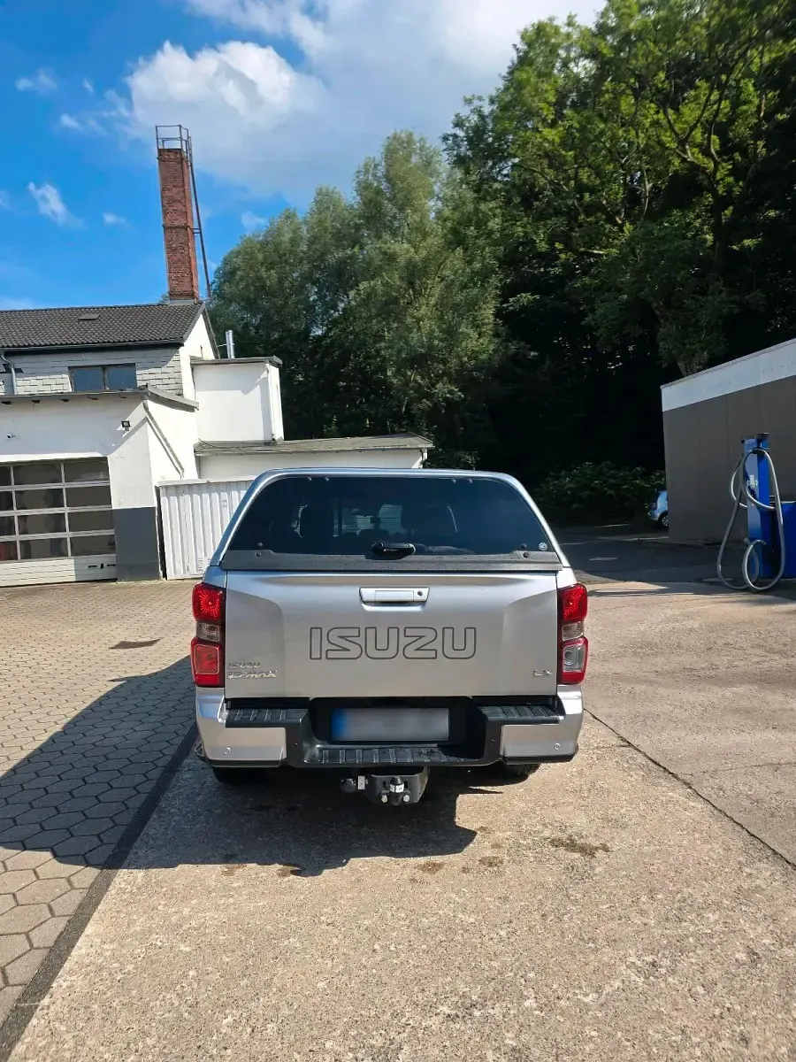 Gebraucht Isuzu D-Max 163 PS (119 kW) 2024 Silber SUV