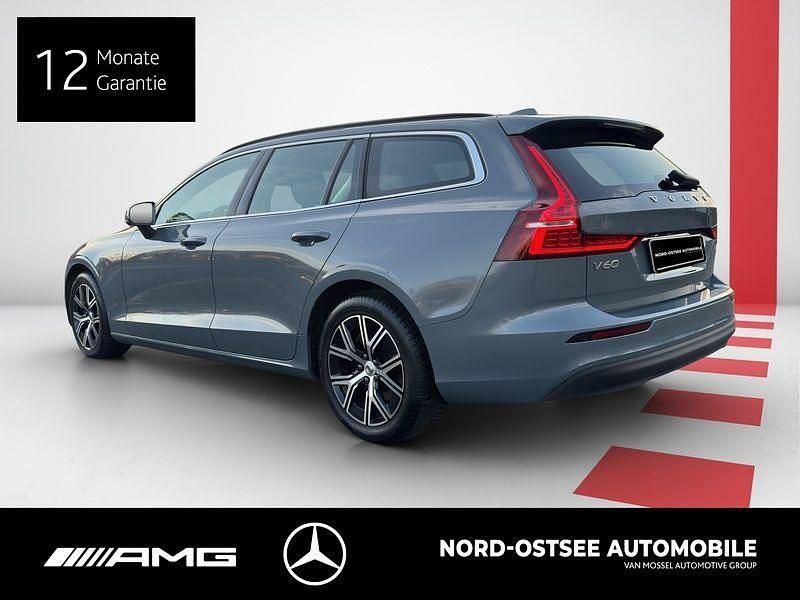 Gebraucht Volvo V60 Core 197 PS (144 kW) 2022 Thunder grey / metallic Kombi