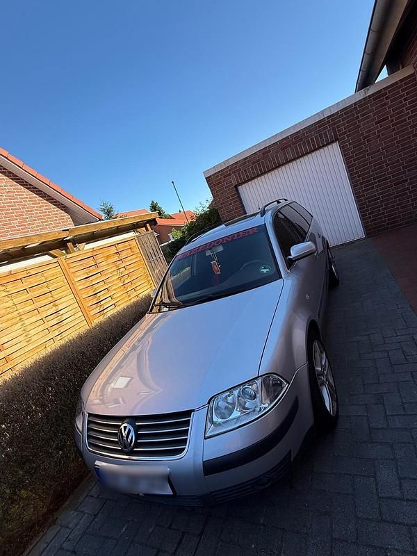 Silber Gebraucht 2007 VW Passat Kombi | 700 € - Bild 1/4