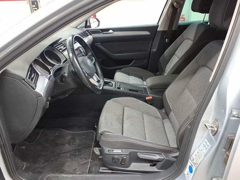 Gebraucht VW Passat 200 PS (147 kW) 2022 Silber Kombi