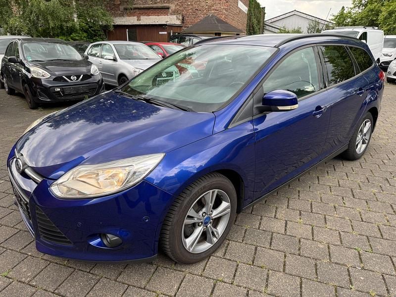 Gebraucht Ford Focus SYNC Edition 125 PS (91 kW) 2014 Blau Kombi