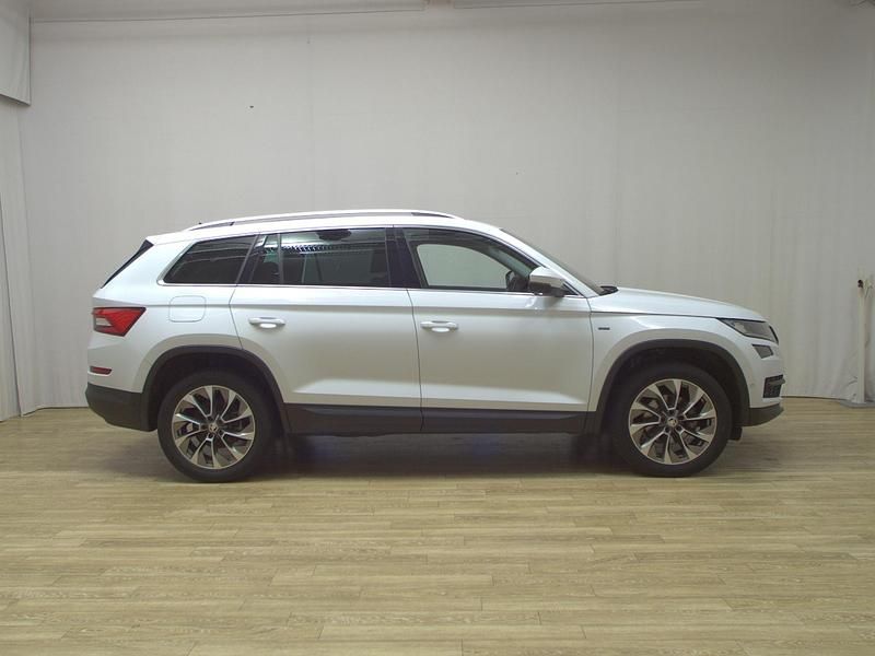 Moonweiss metallic Gebraucht 2021 Skoda Kodiaq Clever SUV | 25.280 € (Guter Preis) - Bild 1/4