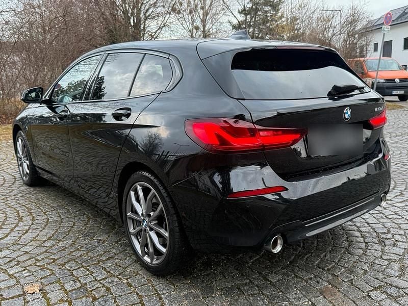 Gebraucht BMW 120 Sport Line 190 PS (139 kW) 2023 Schwarz Kleinwagen