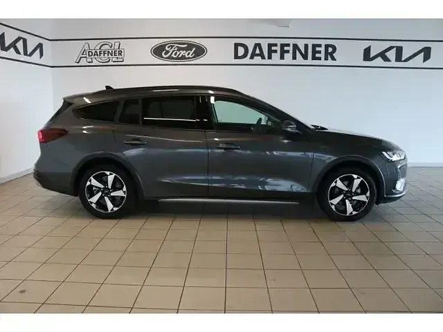 Gebraucht Ford Focus Active X 155 PS (114 kW) 2023 Grau Kombi