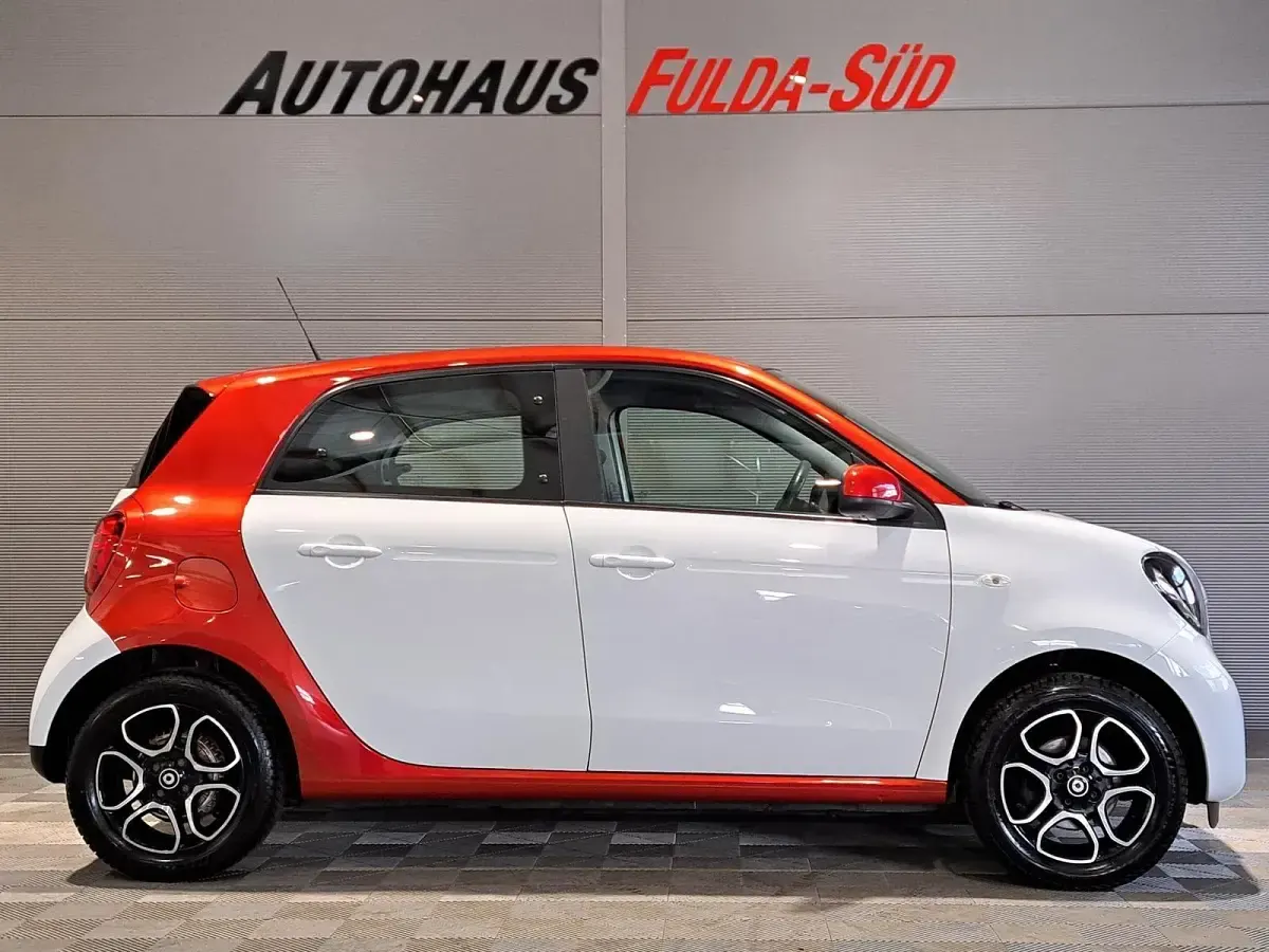 Gebraucht Smart ForFour Basis 90 PS (66 kW) 2018 Weiß Kleinwagen