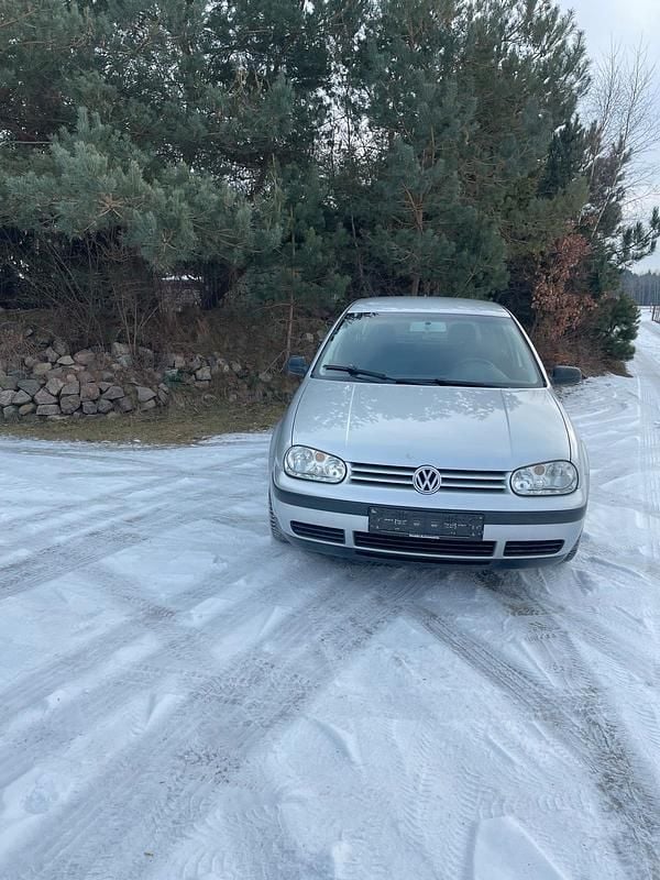 Silber Gebraucht 2003 VW Golf IV Kleinwagen | 1.200 € (Guter Preis) - Bild 1/4