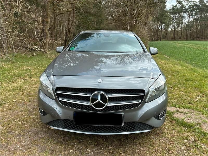 Gebraucht Mercedes A180 122 PS (89 kW) 2012 Grau Kleinwagen