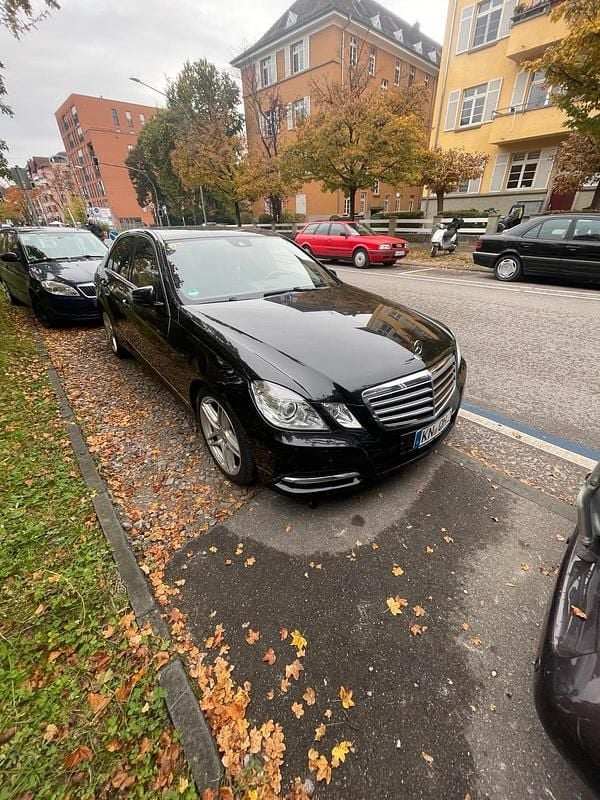 Schwarz Gebraucht 2012 Mercedes E300 Limousine | 7.050 € (Superpreis) - Bild 1/4
