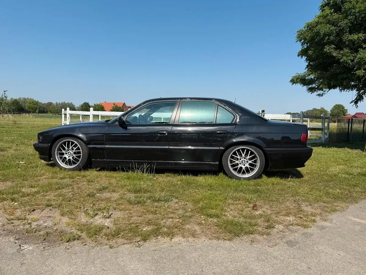 Gebraucht BMW 735 Basis 235 PS (172 kW) 1997 Schwarz Limousine