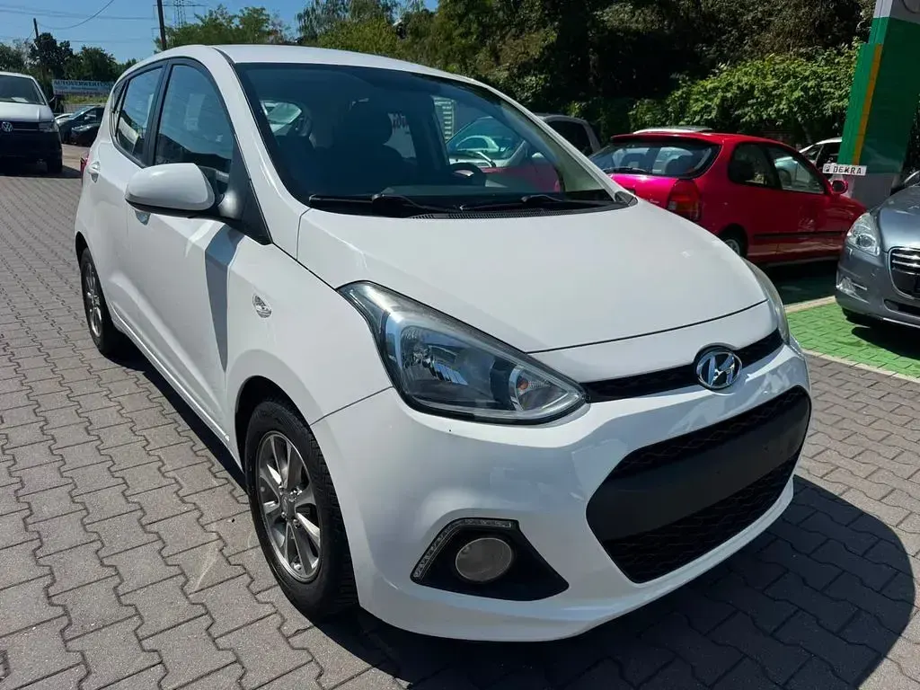 Gebraucht Hyundai i10 Intro Edition 67 PS (49 kW) 2014 Weiß Kleinwagen
