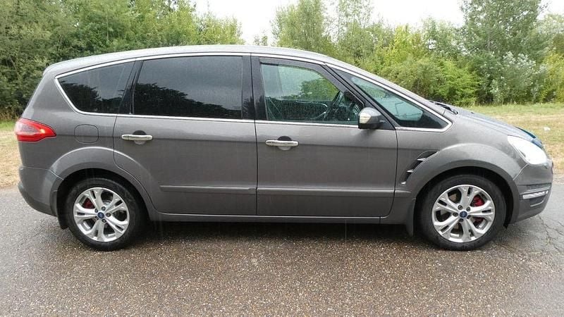 Gebraucht Ford S-MAX Titanium 140 PS (102 kW) 2012 Grau Van / Kleinbus