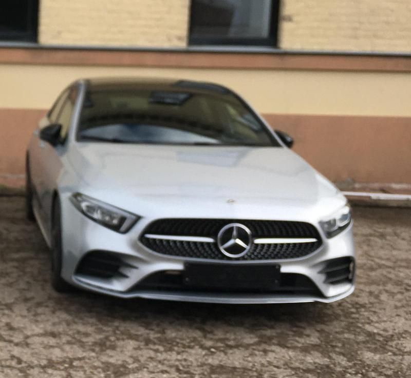 Silber Gebraucht 2021 Mercedes A200 AMG Limousine | 20.500 € (Superpreis) - Bild 1/4