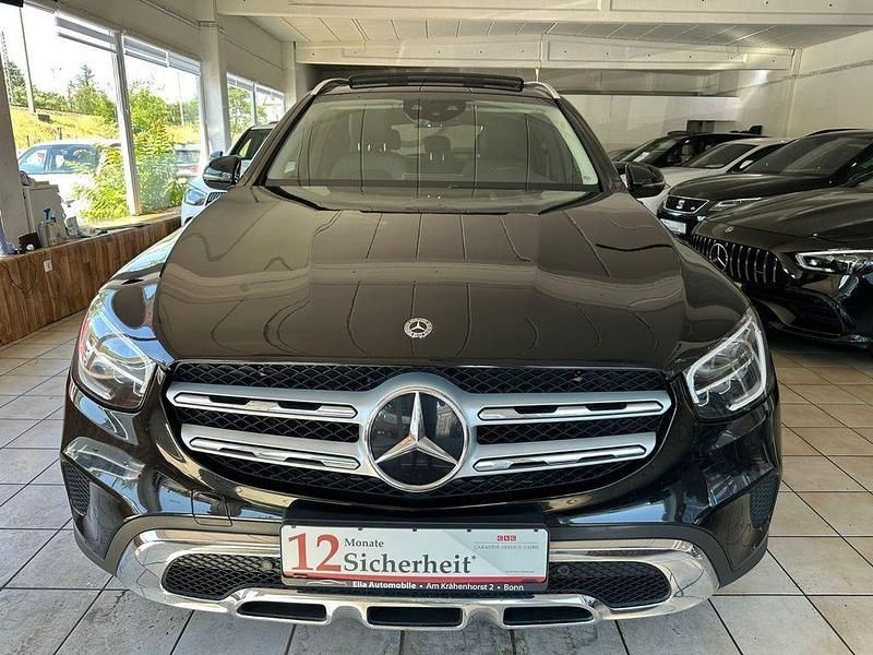 Schwarz Gebraucht 2020 Mercedes GLC300e AMG SUV | 31.000 € (Fairer Preis) - Bild 1/4