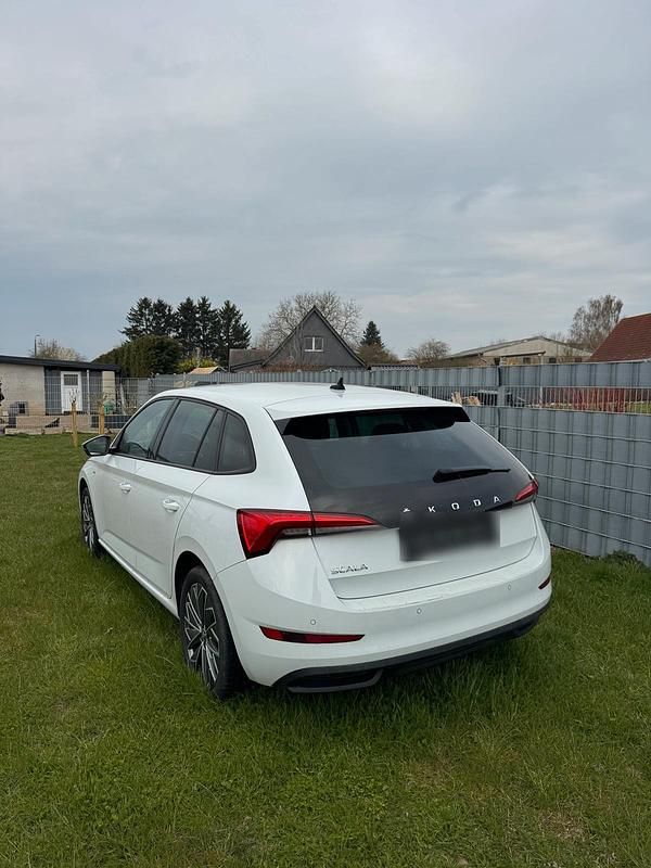 Gebraucht Skoda Scala 110 PS (80 kW) 2022 Weiß Kleinwagen