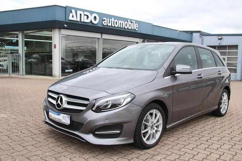 Grau Gebraucht 2018 Mercedes B180 Style Van / Kleinbus | 16.490 € (Guter Preis) - Bild 1/4