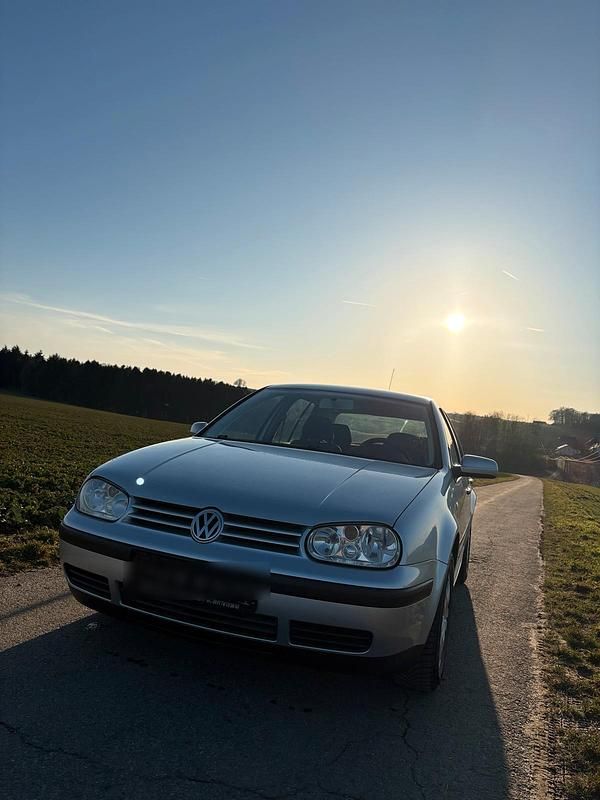 Gebraucht VW Golf IV 105 PS (77 kW) 2002 Silber Kleinwagen