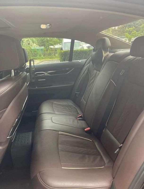 Second-hand BMW 740 326 CP (239 kW) 2017 Berlinǎ