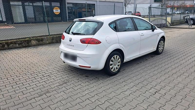 Gebraucht Seat Leon 105 PS (77 kW) 2012 Weiß Limousine