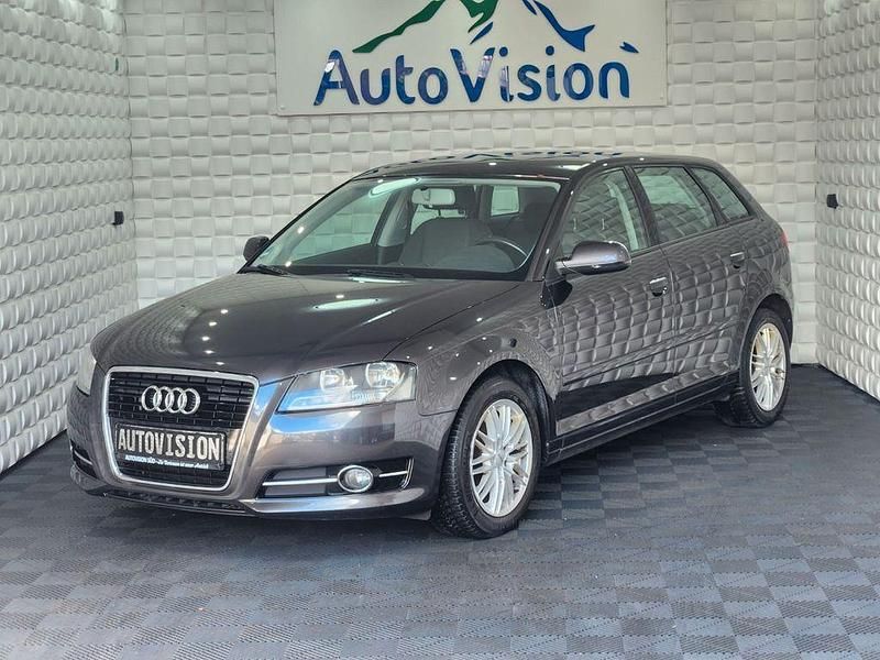 Gebraucht Audi A3 Attraction 105 PS (77 kW) 2010 Grau Limousine