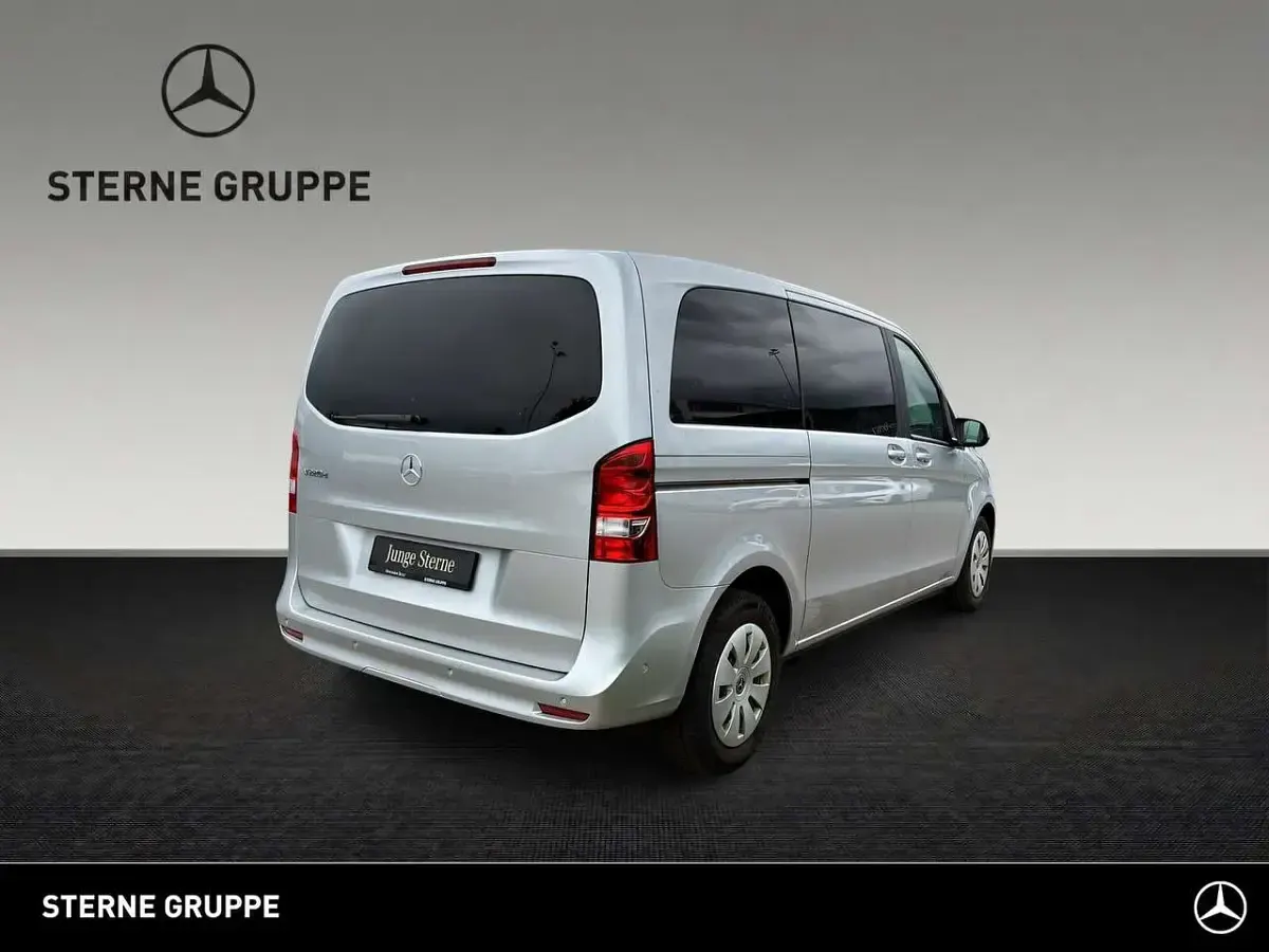 Gebraucht Mercedes V220 163 PS (119 kW) 2023 Brillantsilber Van / Kleinbus