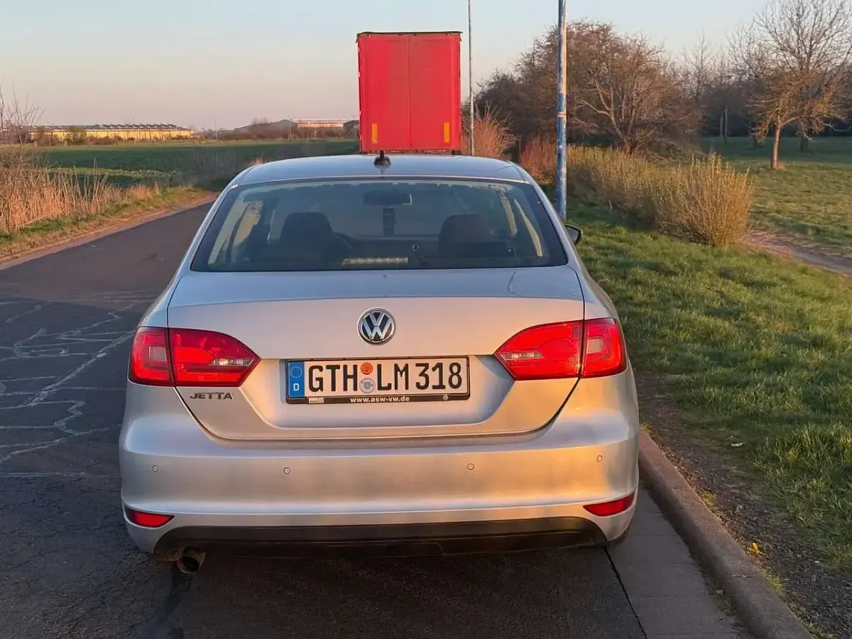 Brugt VW Jetta Highline 105 HK (77 kW) 2012 Grå Sedan