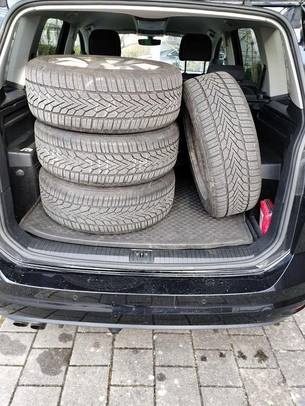 Gebraucht VW Touran Highline 150 PS (110 kW) 2016 Schwarz Van / Kleinbus