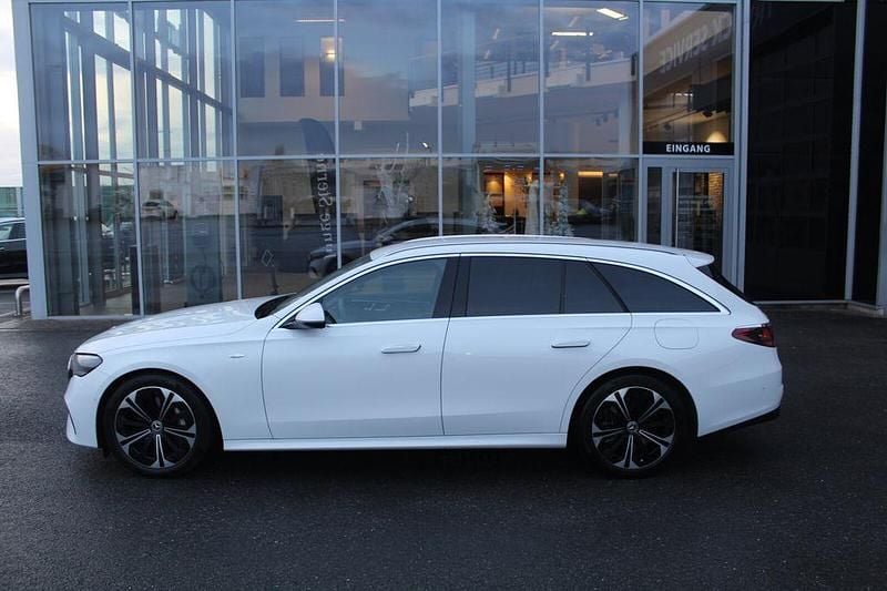 Gebraucht Mercedes E300 Avantgarde 313 PS (230 kW) 2025 Weiß Kombi