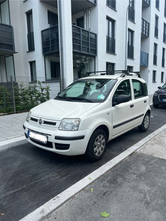 Weiß Gebraucht 2011 Fiat Panda Kleinwagen | 2.950 € (Fairer Preis) - Bild 1/4