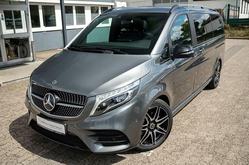 Grau Gebraucht 2021 Mercedes V250 Avantgarde Van / Kleinbus | 47.399 € (Etwas zu teuer) - Bild 1/4