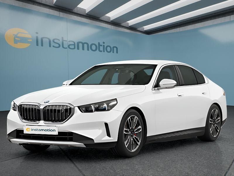 Weiß Gebraucht 2024 BMW i5 Limousine | 56.299 € - Bild 1/4
