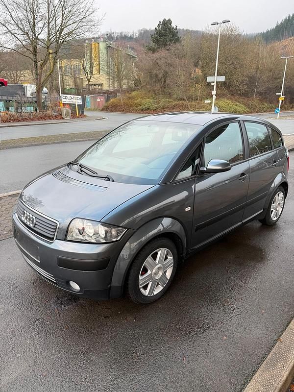Grau Gebraucht 2004 Audi A2 Kleinwagen | 7.500 € (Teuer) - Bild 1/4