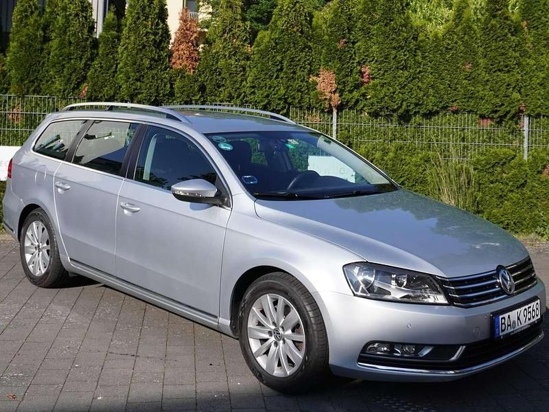 Silber Gebraucht 2012 VW Passat Highline Kombi | 7.700 € (Fairer Preis) - Bild 1/4