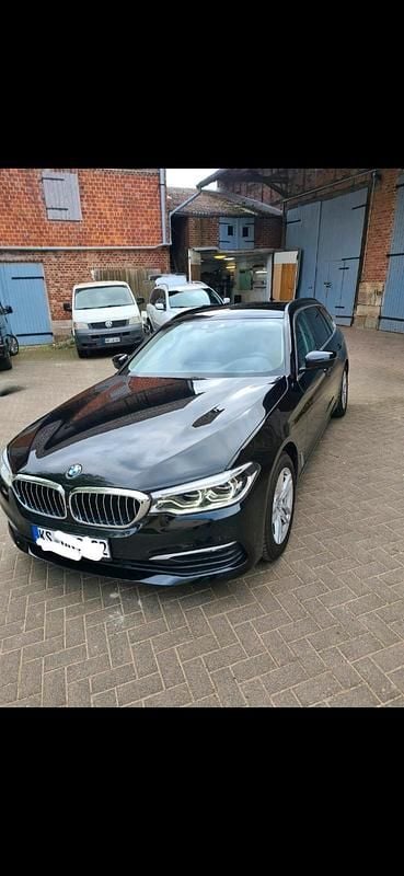 Schwarz Gebraucht 2019 BMW 520 Kombi | 20.500 € (Fairer Preis) - Bild 1/4