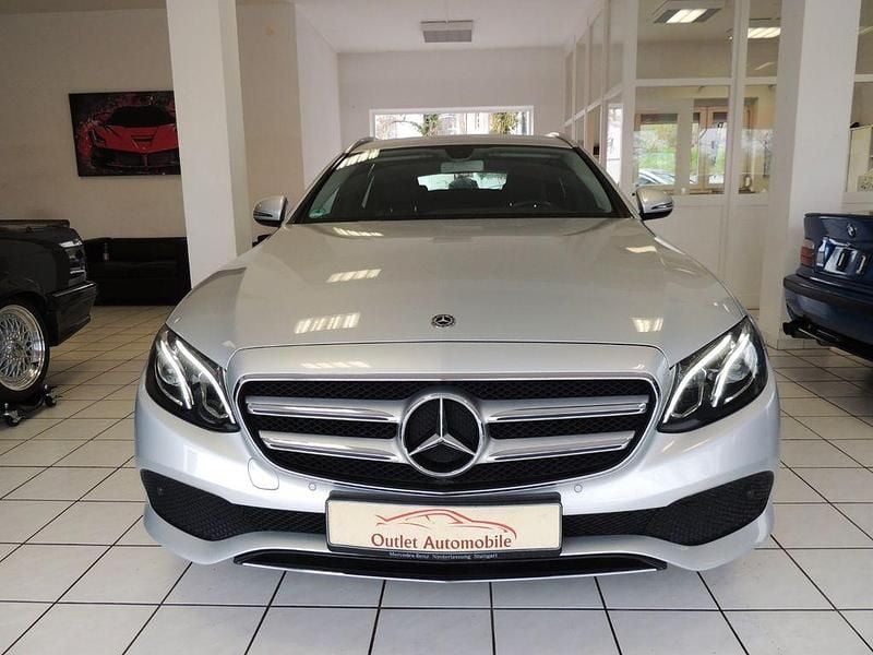 Second-hand Mercedes E200 150 CP (110 kW) 2017 Argintiu Break