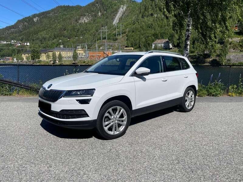 Weiß Gebraucht 2021 Skoda Karoq Ambition SUV | 21.595 € (Guter Preis) - Bild 1/4