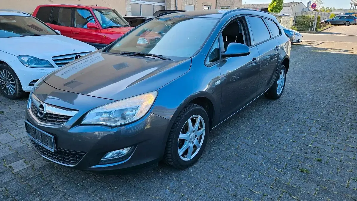 Gebraucht Opel Astra 110 PS (80 kW) 2011 Grau Kombi