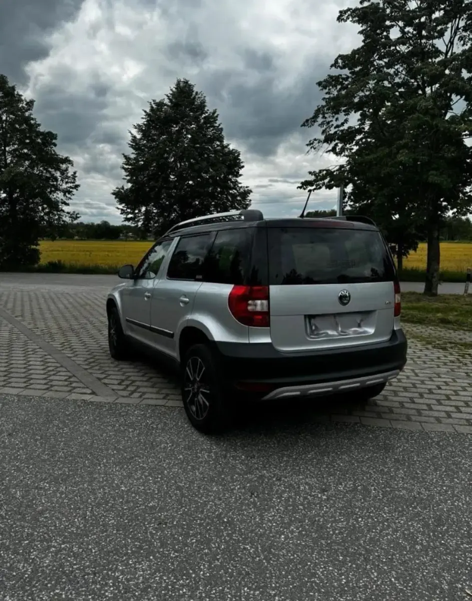 Gebraucht Skoda Yeti 105 PS (77 kW) 2013 Silber SUV