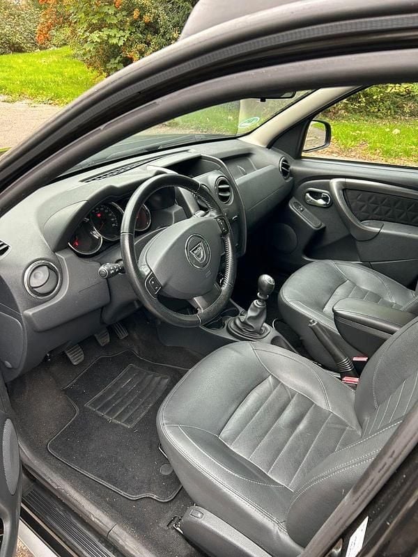 Schwarz Gebraucht 2015 Dacia Duster Celebration SUV | 7.250 € (Guter Preis) - Bild 1/4