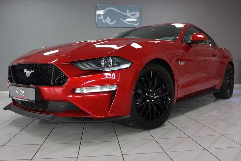 Lucid red met Gebraucht 2021 Ford Mustang GT Coupé | 45.700 € (Fairer Preis) - Bild 1/4