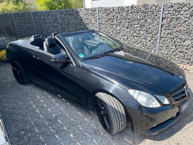 Second-hand Mercedes E250 204 CP (150 kW) 2010 Negru Cabrio