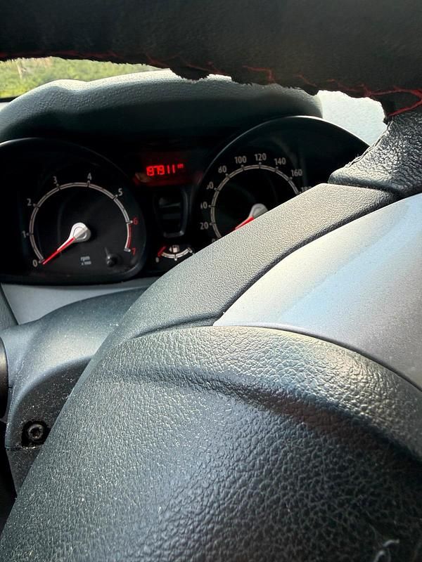 Gebraucht Ford Fiesta 96 PS (70 kW) 2011 Schwarz Kleinwagen