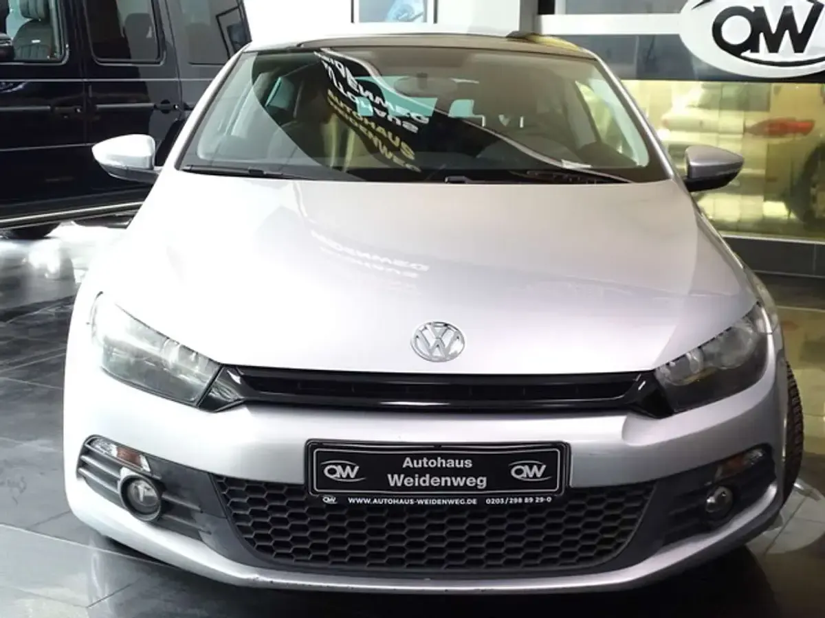 Gebraucht VW Scirocco Sport 160 PS (117 kW) 2011 Reflexsilber metallic Coupé