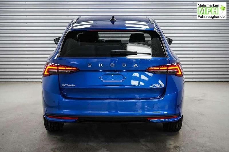 Neu Skoda Octavia Selection 150 PS (110 kW) 2025 Race blue metallic (8x) Kombi