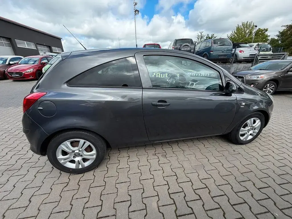 Używany Opel Corsa Satellite 87 KM (63 kW) 2011 Szary Hatchback