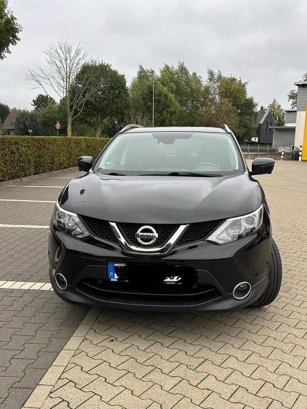 Schwarz Gebraucht 2017 Nissan Qashqai Tekna SUV | 13.000 € (Fairer Preis) - Bild 1/4